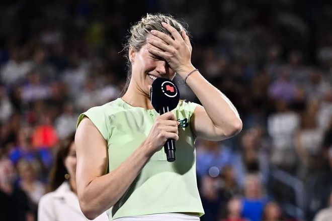 罗马诺：加纳乔已抵达伦敦，双方所有转会文件已经签署完毕